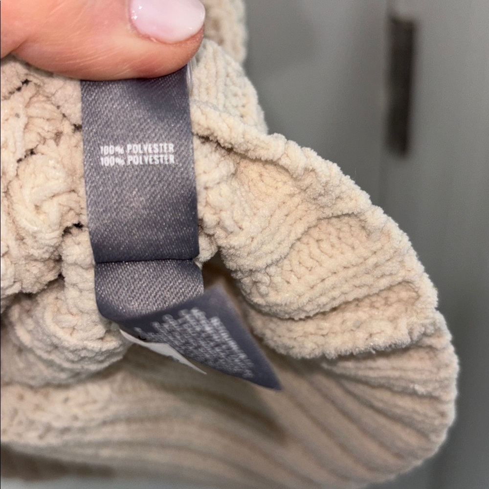 Aerie chunky knit turtleneck sweater in an off-white or cream color wise small - Picture 7 of 7